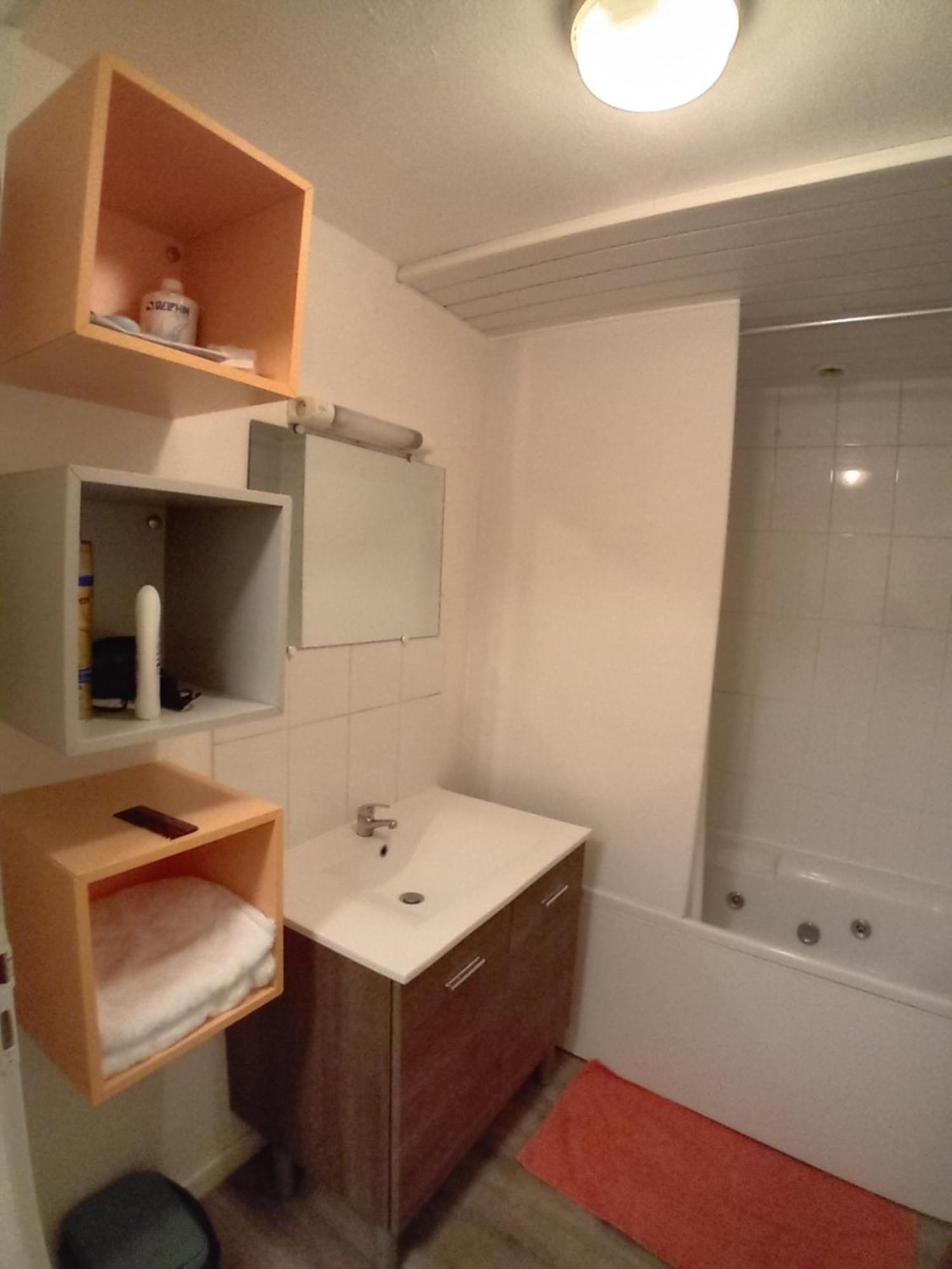 Appart Chartreux Baignoire Massante ,A 3 Minutes Du Centre En Bus! 2 Etoiles Atout France فوارون المظهر الخارجي الصورة