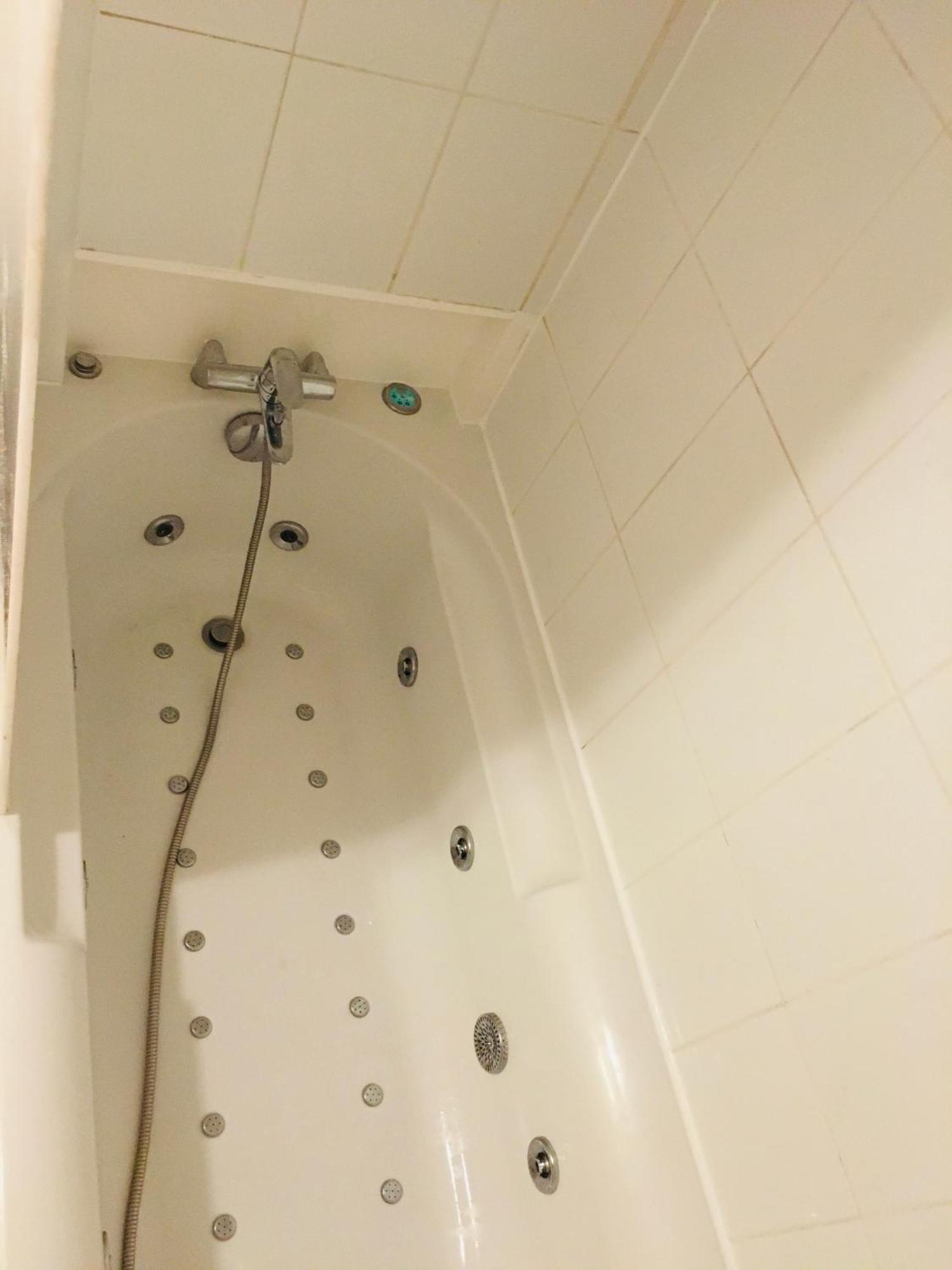Appart Chartreux Baignoire Massante ,A 3 Minutes Du Centre En Bus! 2 Etoiles Atout France فوارون المظهر الخارجي الصورة